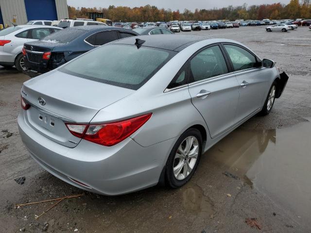 Photo 4 from auction – 2013 HYUNDAI SONATA SE with VIN 5NPEC4AC4DH646891