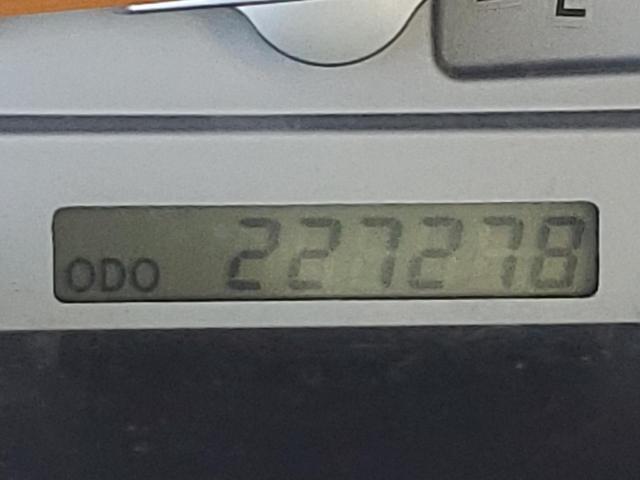 Photo 8 from auction – 2004 TOYOTA CAMRY LE with VIN JTDBE32K540273077