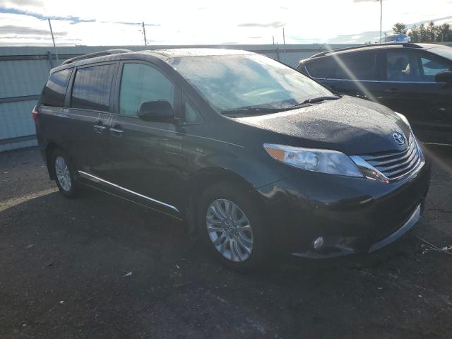 Photo 1 from auction – 2017 TOYOTA SIENNA XLE with VIN 5TDYZ3DC4HS854853