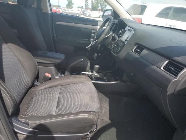 Photo 5 from auction – 2018 MITSUBISHI OUTLANDER with VIN JA4AD2A37JJ003819
