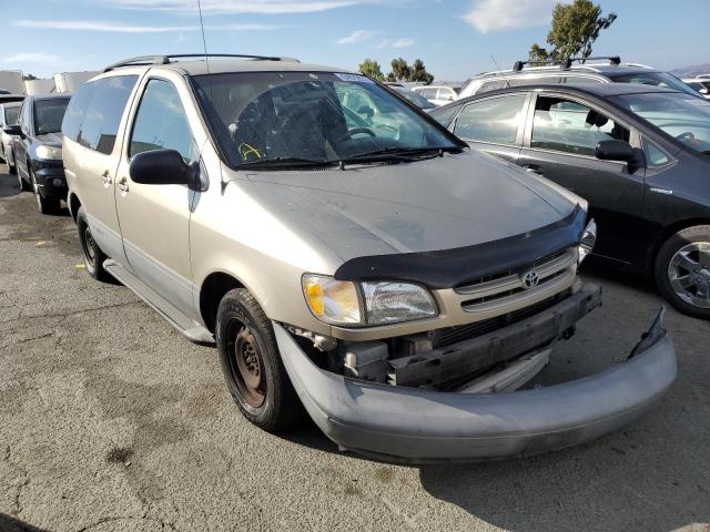 TOYOTA SIENNA LE 2000 with VIN 4T3ZF13C4YU197506 - Photo from auction
