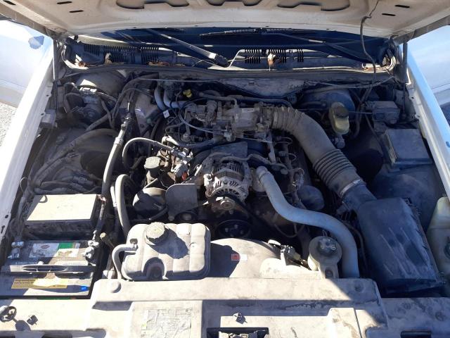 Photo 7 from auction – 2004 FORD CROWN VICT with VIN 2FAFP71W34X118414