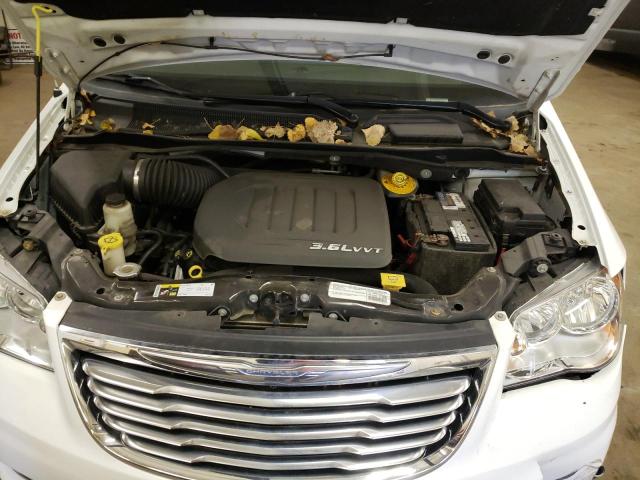 Photo 7 from auction – 2015 CHRYSLER TOWN & COU with VIN 2C4RC1CGXFR554352