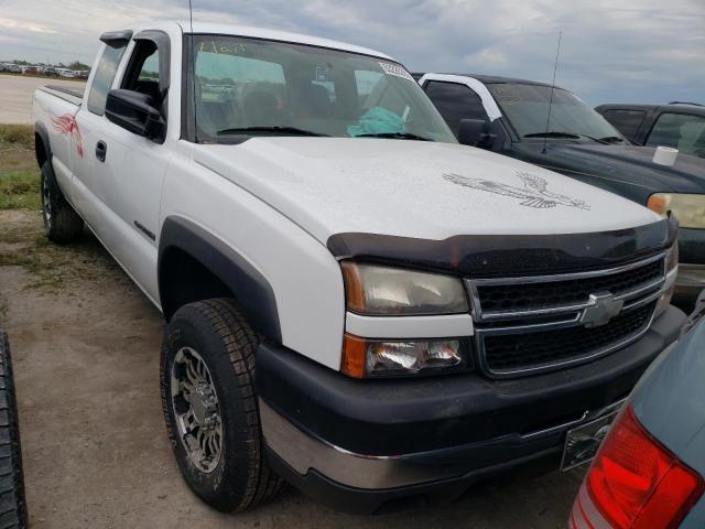 CHEVROLET SILVERADO 2006 with VIN 1GCHC29U66E206852 - Photo from auction