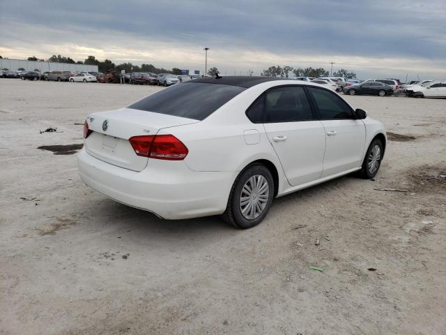 Photo 4 from auction – 2015 VOLKSWAGEN PASSAT S with VIN 1VWAS7A32FC004619
