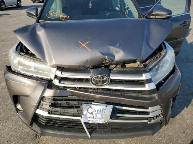 Photo 7 from auction – 2017 TOYOTA HIGHLANDER with VIN 5TDJZRFH2HS363856