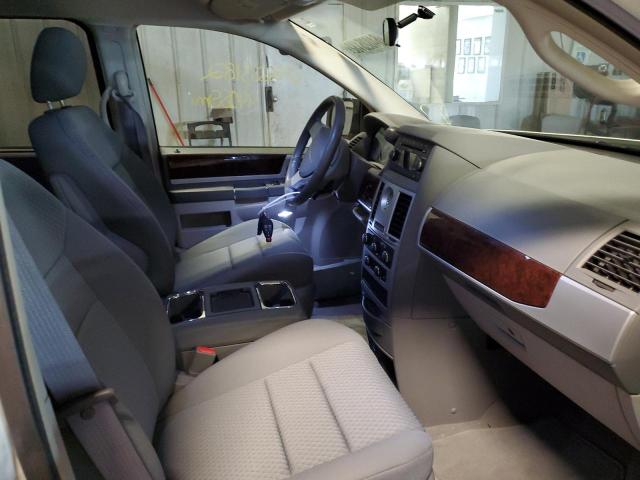 Photo 5 from auction – 2010 CHRYSLER TOWN & COU with VIN 2A4RR5D14AR105588
