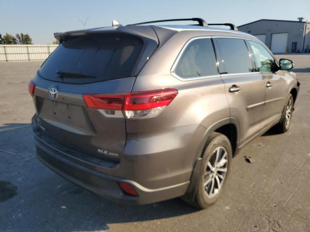 Photo 4 from auction – 2017 TOYOTA HIGHLANDER with VIN 5TDJZRFH2HS363856