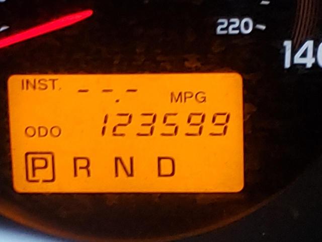 Photo 8 from auction – 2010 TOYOTA RAV4 with VIN JTMBF4DV6A5033786