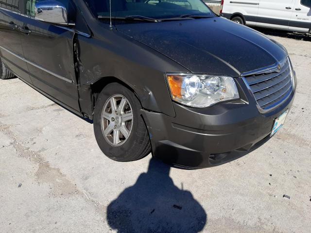 Photo 9 from auction – 2010 CHRYSLER TOWN & COU with VIN 2A4RR8D16AR399058