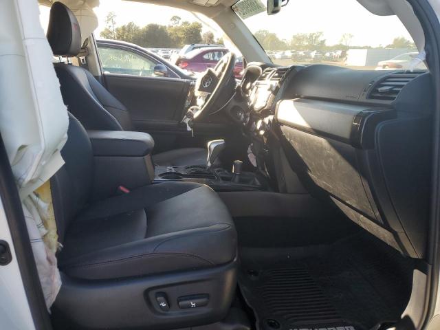 Photo 5 from auction – 2019 TOYOTA 4RUNNER SR with VIN JTEBU5JR1K5702319