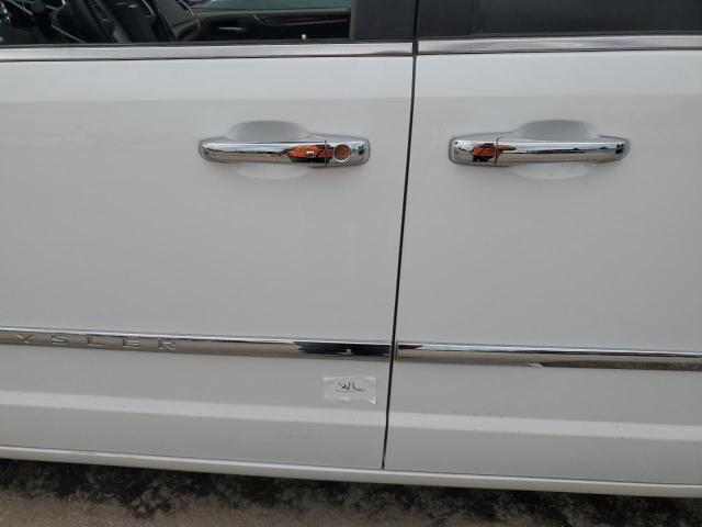 Photo 9 from auction – 2016 CHRYSLER TOWN & COU with VIN 2C4RC1GG1GR167524