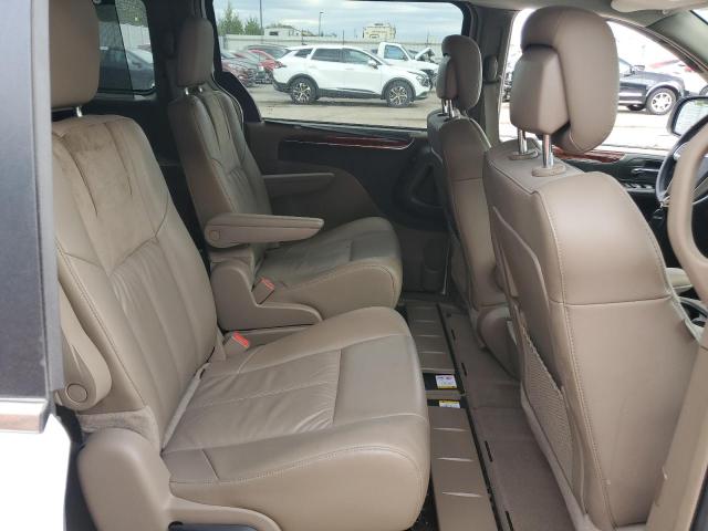 Photo 6 from auction – 2016 CHRYSLER TOWN & COU with VIN 2C4RC1GG1GR167524