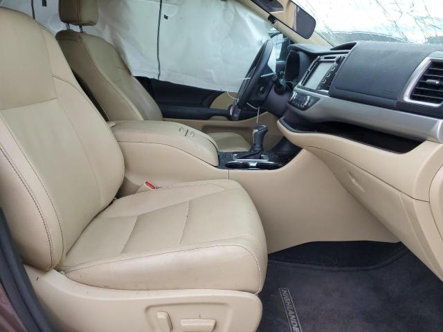 Photo 5 from auction – 2018 TOYOTA HIGHLANDER with VIN 5TDKZRFH0JS285653
