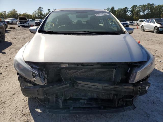 Photo 9 from auction – 2017 KIA FORTE LX with VIN 3KPFK4A77HE053336