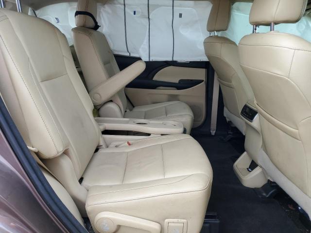 Photo 6 from auction – 2018 TOYOTA HIGHLANDER with VIN 5TDKZRFH0JS285653