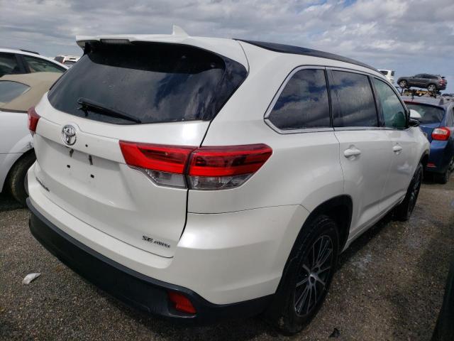 Photo 4 from auction – 2017 TOYOTA HIGHLANDER with VIN 5TDJZRFH3HS515305