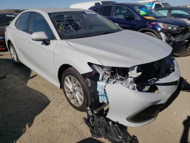 TOYOTA CAMRY LE 2022 with VIN 4T1C11AK2NU061703 - Photo from auction
