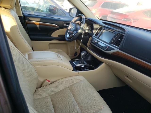 Photo 5 from auction – 2017 TOYOTA HIGHLANDER with VIN 5TDYZRFH3HS218629
