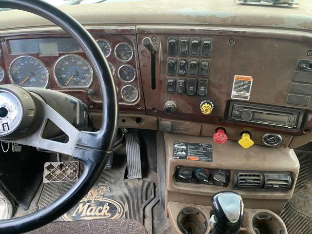 Photo 9 from auction – 2004 MACK 700 CV700 with VIN 1M2AG10C94M012464