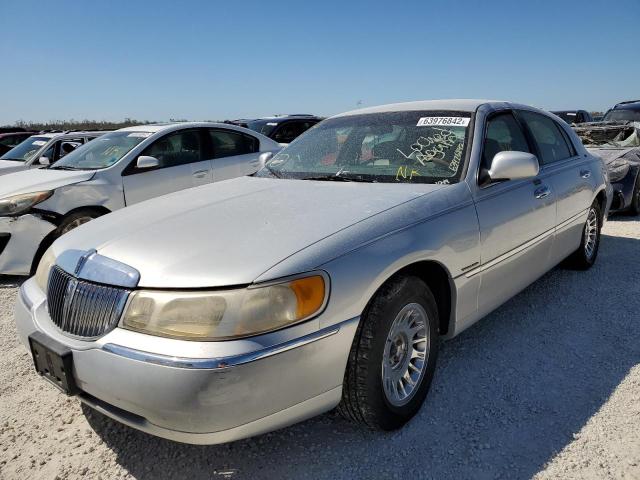 Photo 2 from auction – 2000 LINCOLN TOWN CAR C with VIN 1LNHM83W6YY868700