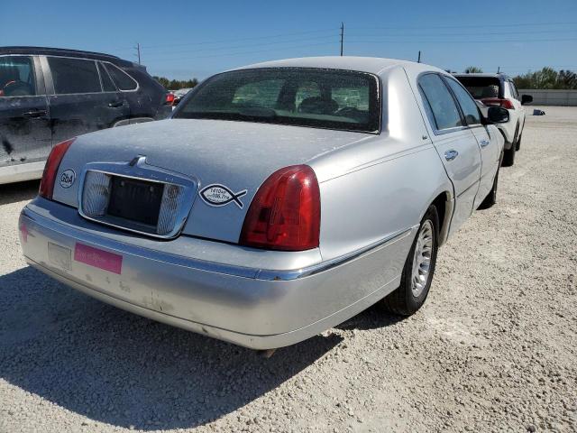 Photo 4 from auction – 2000 LINCOLN TOWN CAR C with VIN 1LNHM83W6YY868700
