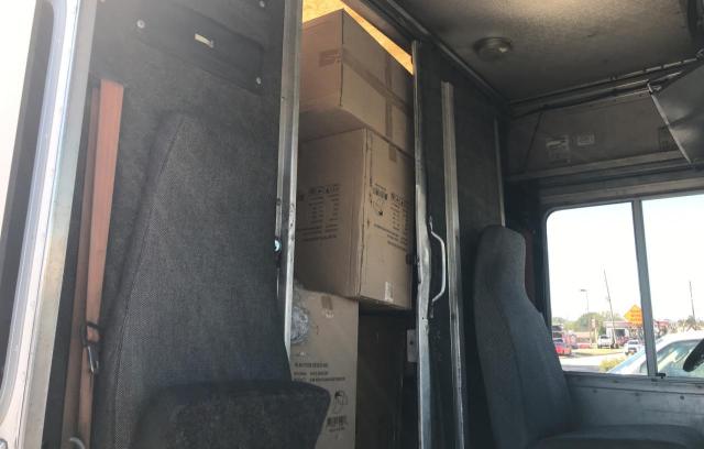 Photo 6 from auction – 2000 FREIGHTLINER CHASSIS M with VIN 4UZA4FF43YCF81279