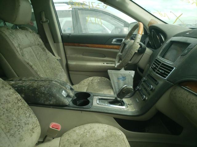 Фото 5 с аукциона – 2011 LINCOLN MKT с VIN 2LMHJ5ATXBBJ54853