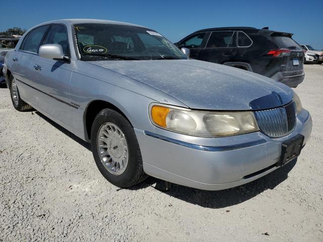 LINCOLN TOWN CAR C 2000 with VIN 1LNHM83W6YY868700 - Photo from auction