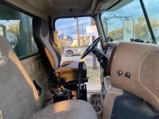 Photo 6 from auction – 2004 MACK 700 CV700 with VIN 1M2AG10C94M012464