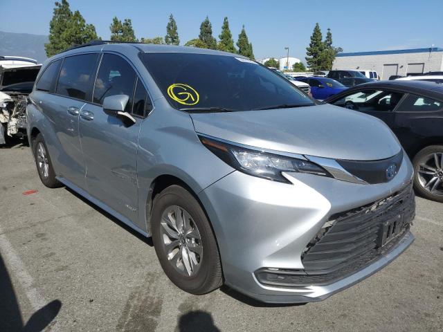 TOYOTA SIENNA LE 2021 with VIN 5TDKRKEC8MS010002 - Photo from auction