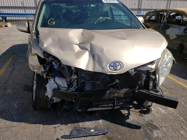 Photo 9 from auction – 2011 TOYOTA SIENNA XLE with VIN 5TDYK3DC4BS011795