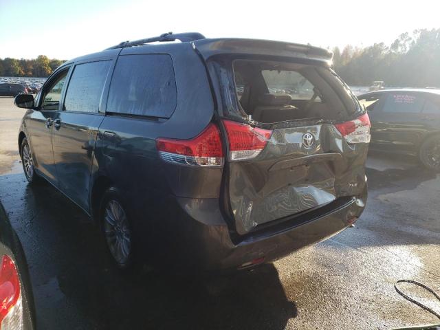 Photo 3 from auction – 2013 TOYOTA SIENNA XLE with VIN 5TDYK3DC6DS283669
