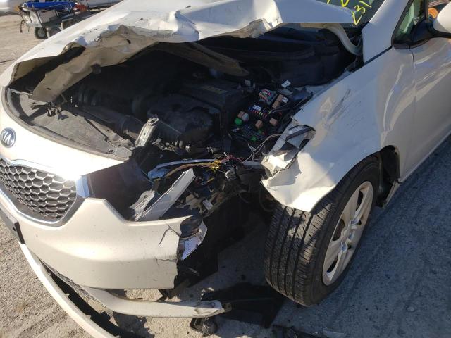 Photo 9 from auction – 2015 KIA FORTE LX with VIN KNAFK4A62F5311629