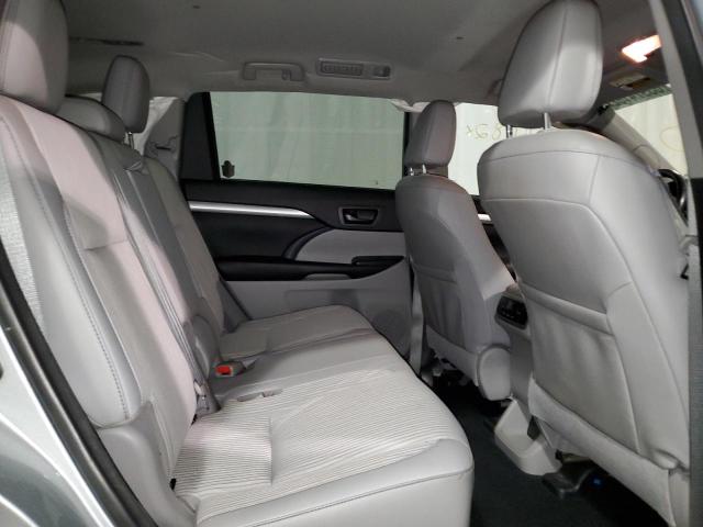 Photo 6 from auction – 2017 TOYOTA HIGHLANDER with VIN 5TDBZRFH4HS379674