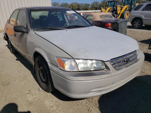 TOYOTA CAMRY CE 2000 with VIN 4T1BG22K4YU663182 - Photo from auction