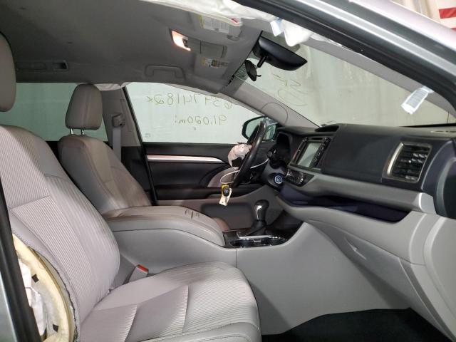 Photo 5 from auction – 2017 TOYOTA HIGHLANDER with VIN 5TDBZRFH4HS379674