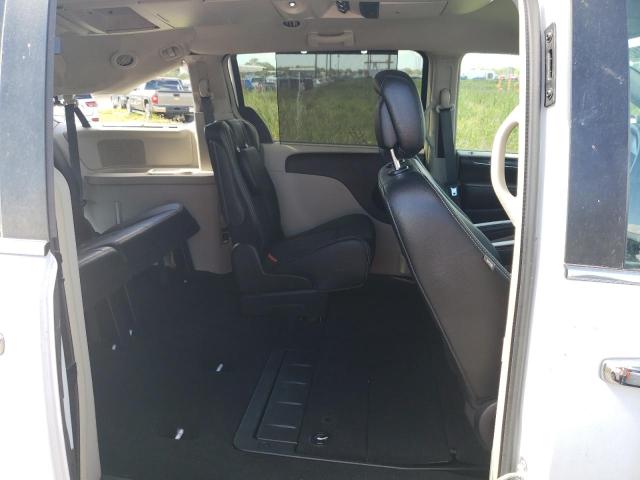 Photo 6 from auction – 2016 CHRYSLER TOWN & COU with VIN 2C4RC1CGXGR215558