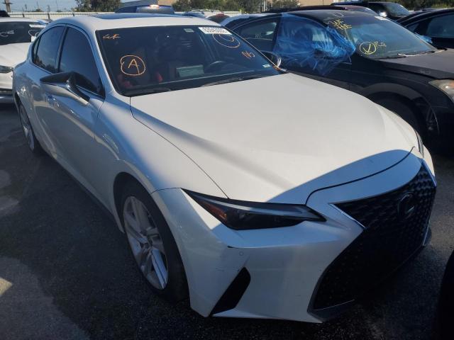 LEXUS IS 300 2021 مع رقم تعريف المركبة JTHCA1D21M5110445 - صورة من المزاد