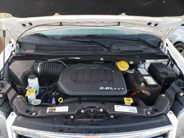 Photo 7 from auction – 2016 CHRYSLER TOWN & COU with VIN 2C4RC1GG4GR232902