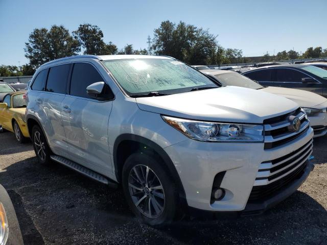TOYOTA HIGHLANDER 2018 مع رقم تعريف المركبة 5TDKZRFH6JS533193 - صورة من المزاد