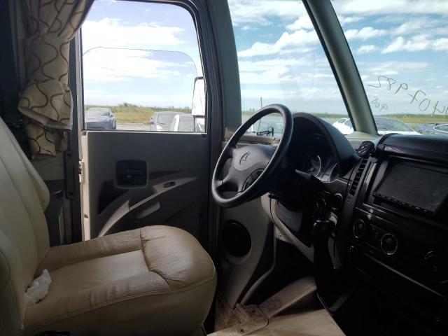 Photo 5 from auction – 2012 WINNEBAGO SERIES with VIN WDAPF4CA7B9470908