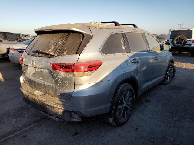 Photo 4 from auction – 2018 TOYOTA HIGHLANDER with VIN 5TDJZRFH8JS551092