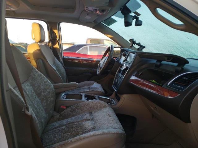 Photo 5 from auction – 2016 CHRYSLER TOWN & COU with VIN 2C4RC1GG4GR232902