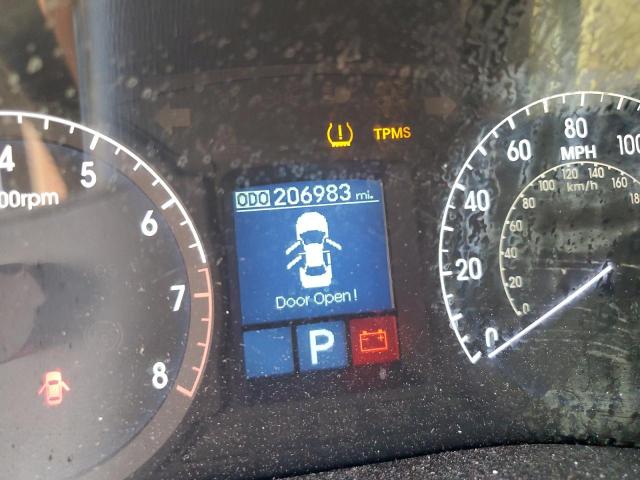 Photo 8 from auction – 2010 HYUNDAI GENESIS 4. with VIN KMHGC4DF2AU071797