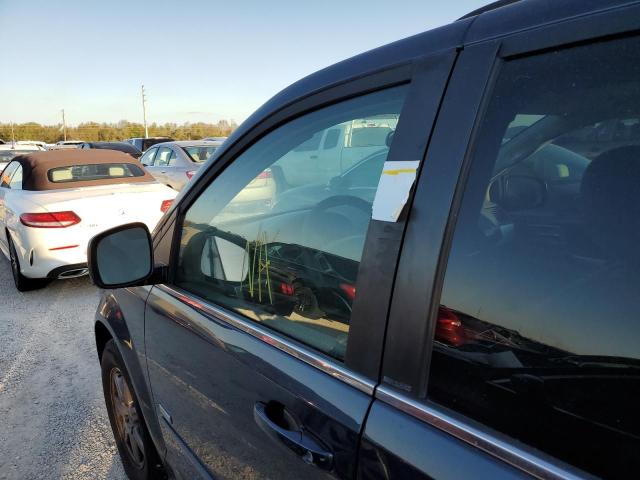 Photo 9 from auction – 2008 CHRYSLER TOWN & COU with VIN 2A8HR54PX8R814602