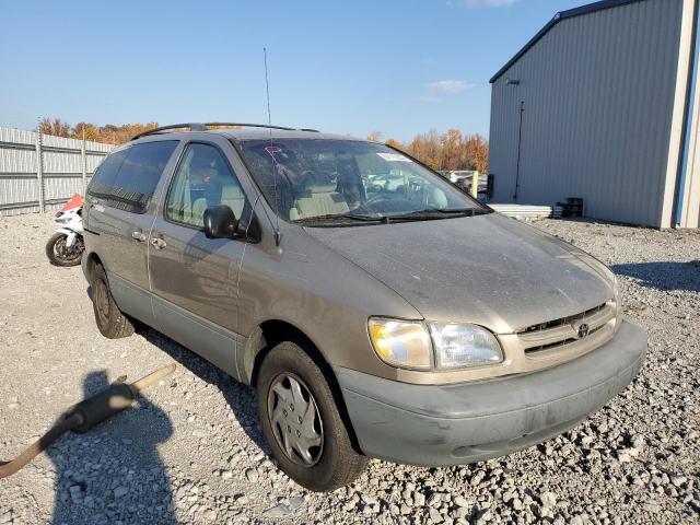 TOYOTA SIENNA LE 2000 with VIN 4T3ZF13C3YU275967 - Photo from auction