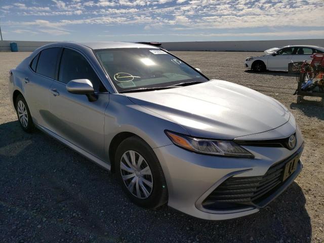 TOYOTA CAMRY LE 2022 with VIN 4T1C31AK7NU598142 - Photo from auction