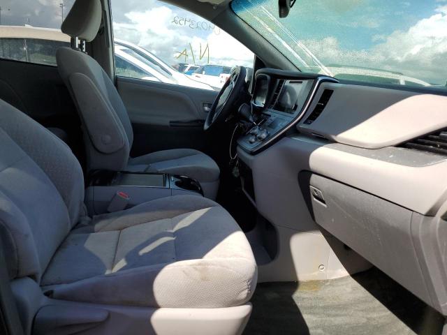 Photo 5 from auction – 2017 TOYOTA SIENNA LE with VIN 5TDKZ3DC3HS866398