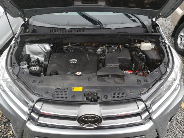 Photo 7 from auction – 2018 TOYOTA HIGHLANDER with VIN 5TDYZRFHXJS243842